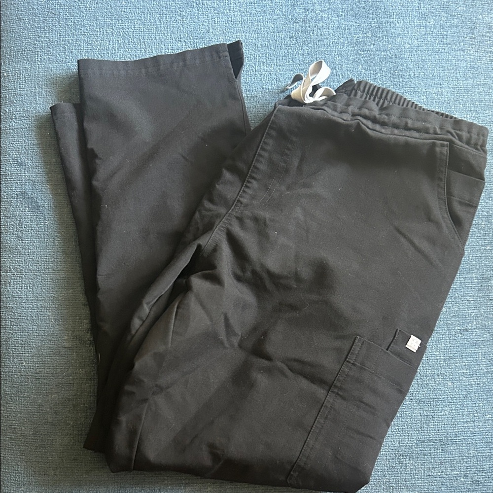 Figs Yola straight leg Black scrub Pants. Large-petite